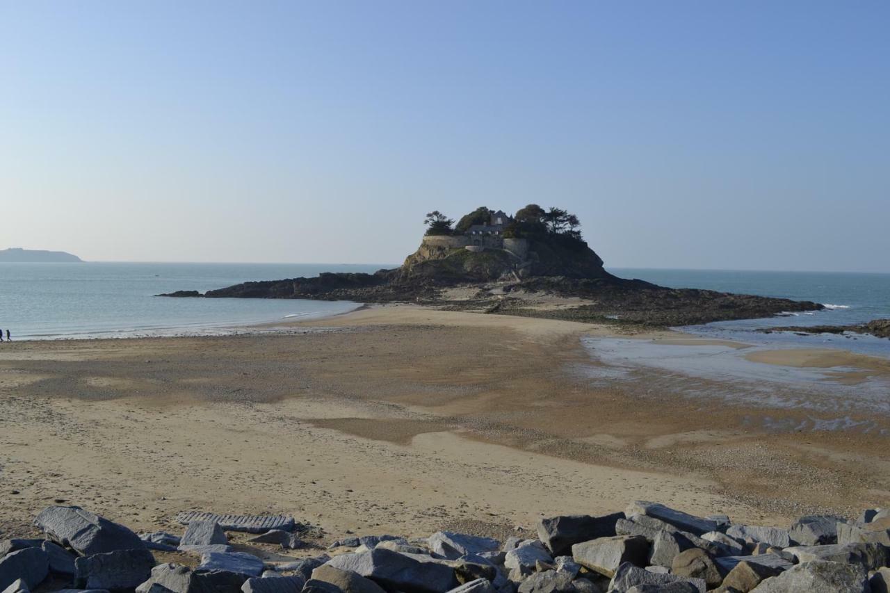 Vue Sur Mer 康卡勒 外观 照片